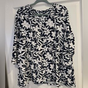 D & Co. Woman’s XL Swing Top